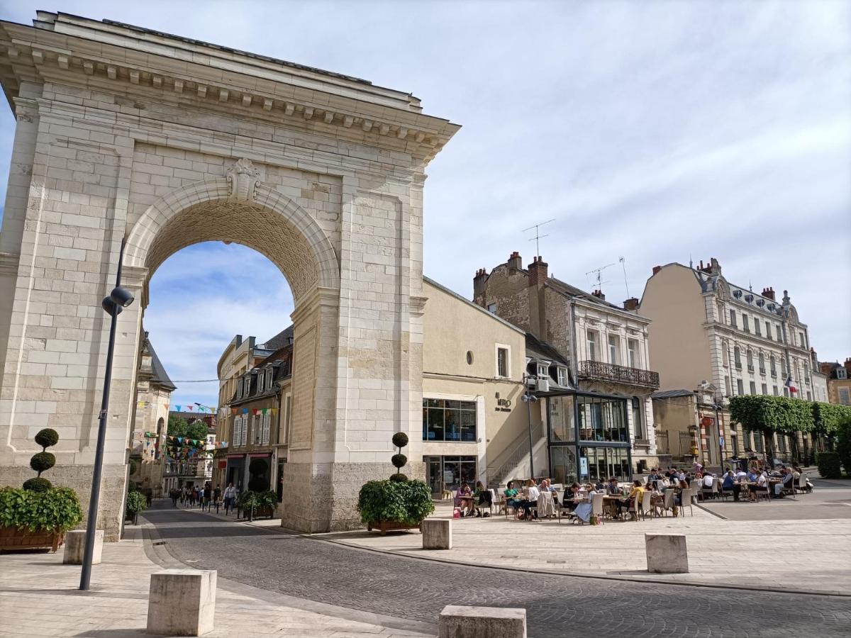 Nevers A La Porte De Paris Bagian luar foto